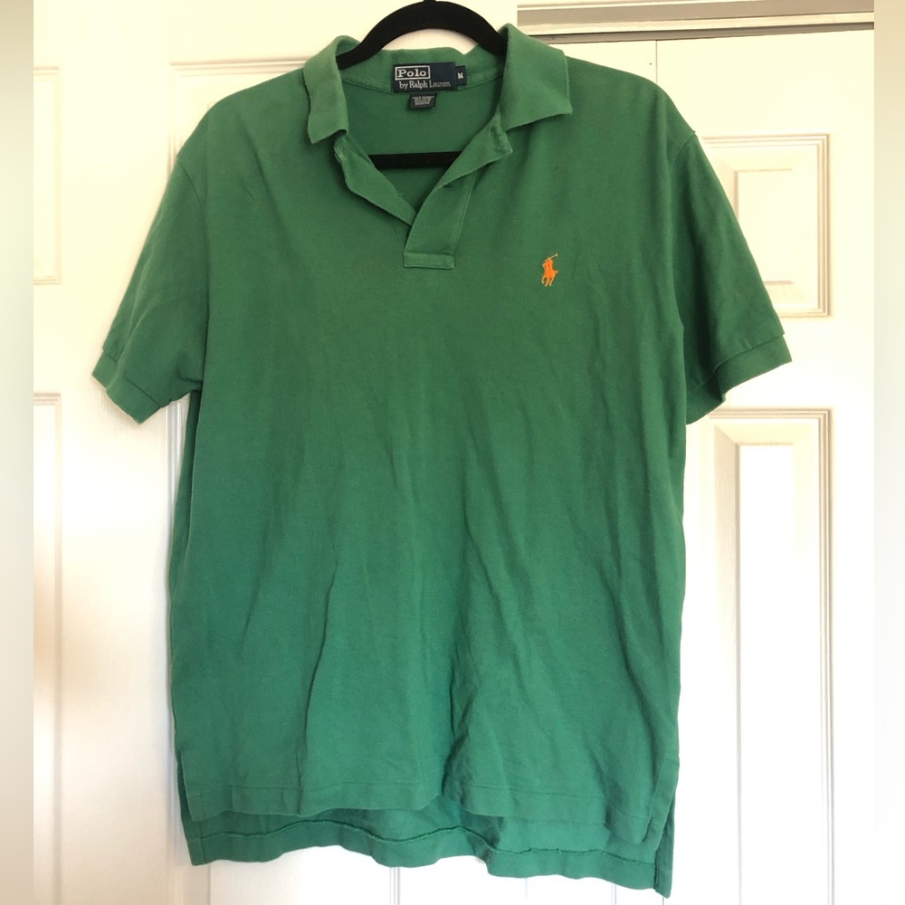 Men’s green polo